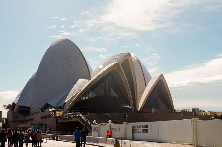 Using the Sydney Bus Tour to explore the city